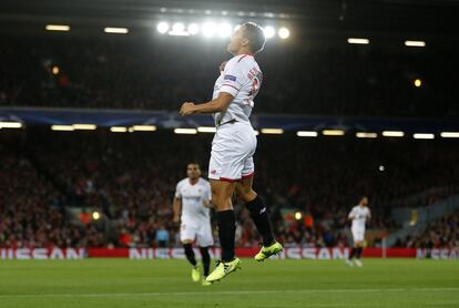 El jugador del Sevilla Wissam Ben Yedder celebra el primer gol del equipo hispalense.