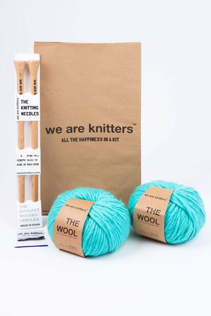 Kit para tejer, uno de los mejores planes para refugiarte del fro en casa. Es de We Are Knitters (65 euros).