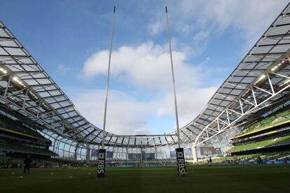 This picture shows a general view of the stadium ahead of the start of the Six Nations international rugby union match between Ireland and Scotland at the Aviva Stadium in Dublin on February 2, 2014.  AFP PHOTO / PETER MUHLY