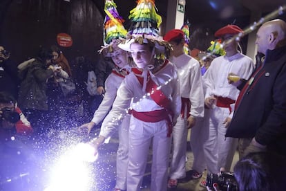 Celebración del tradicional 'txotx' que da inicio a la temporada de sidrerías. Tan solo en Gipuzkoa son 42 los locales inscritos en Euskal Sagardoa.