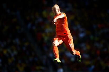 Robben celebra un gol a M&eacute;xico.