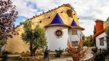 Hotel Cuevas la Granja-Francisco Rivera Navarro.