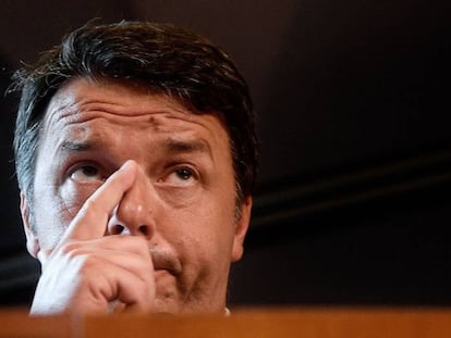 Matteo Renzi, en una rueda de prensa en Roma, este lunes.