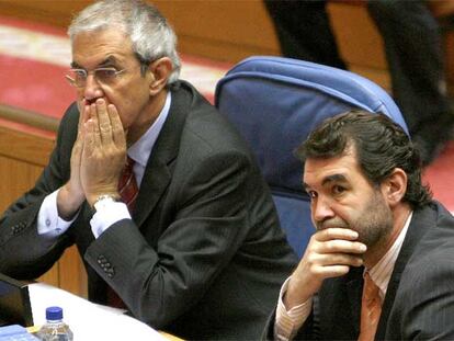 Emilio Pérez Touriño y Anxo Quintana, ayer en el pleno del Parlamento.