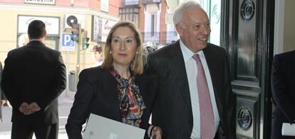 Los ministros de Fomento y Asuntos Exteriores, Ana Pastor y José Manuel García-Margallo