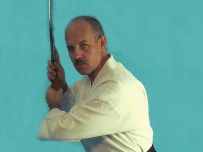 José Luis Isidro Casas, en la portada de su libro 'Aikido, más allá de las técnicas'.