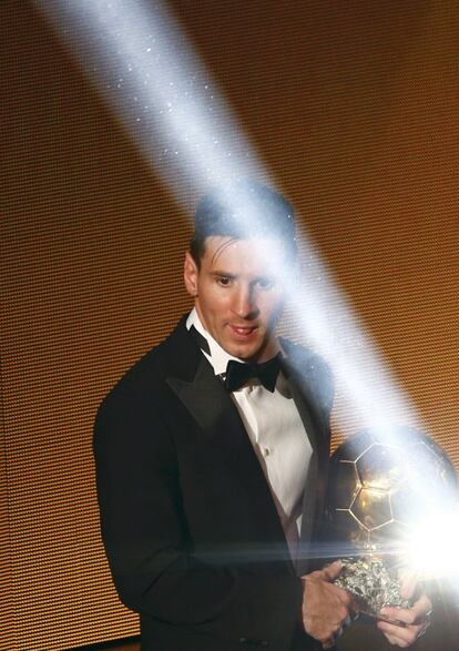 Leo Messi, en el palco de la gala de Zúrich, tras recibir su quinto Balón de Oro. 