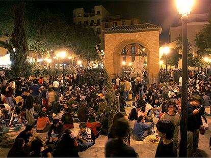 Botellón en la plaza del Dos de Mayo