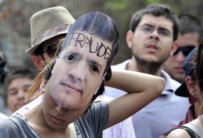 Jóvenes del movimiento #Yosoy132, en Monterrey.