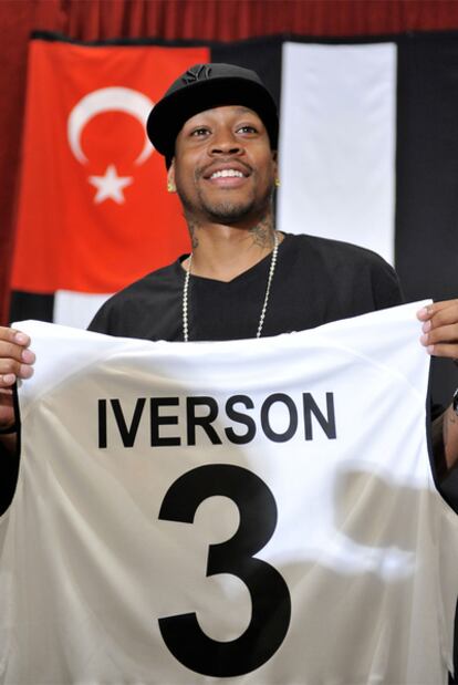 Allen Iverson, en su presentación como jugador del Besiktas.