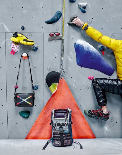 <b>1.</b> Zapatilla Cloudbust Thunder bicolor, de Prada. <b>2.</b> Gafas polarizadas de Carrera. <b>3.</b> Reloj Fifty Fathoms Nageurs de Combat, de Blancpain. <b>4.</b> Plumífero amarillo de Herno. <b>5.</b> Bolso de mensajero Soft Trunk, de Louis Vuitton. <b>6.</b> Gorro con visera amarilla de Gucci. <b>7.</b> Pantalón acolchado de 2 Moncler 1952 + Valextra. <b>8.</b> Zapatilla Diamond Trail, de Jimmy Choo. <b>9.</b> Mochila de Bally.