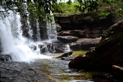 No todos llegan a esta cascada. Para llegar aquí hay que ir por unos caminos especialmente escarpados que solo están incluidos en los recorridos más largos.
