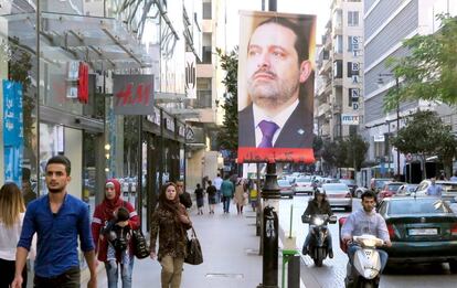 Un cartel del primer ministro liban&eacute;s, Saad al-Hariri, en las calles de Beirut.