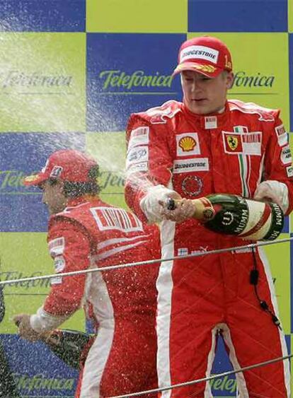 Kimi Raikkonen en el podio del Gran Premio de España, en Montmeló.