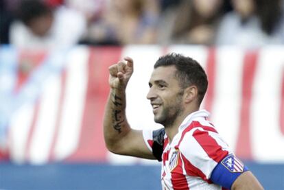 Simao Sabrosa celebra su gol ante el Getafe.