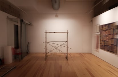 Imagen de la exposición conmemorativa de los cuarenta años de la galería Rafael Ortiz.