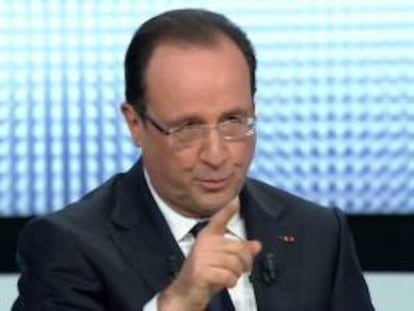 Captura de video cedido que muestra al presidente francés, Francois Hollande, durante una entrevista en el canal 2 de la televisión pública de este país, en París (Francia). EFE/CANAL 2 DE FRANCIA