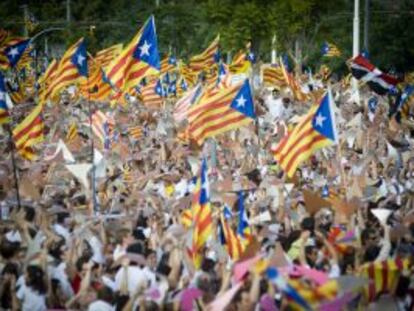 Miles de manifestantes participan en la Diada el 11 de septiembre en Barcelona.