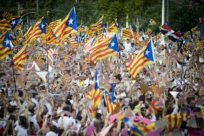 Miles de manifestantes participan en la Diada el 11 de septiembre en Barcelona.