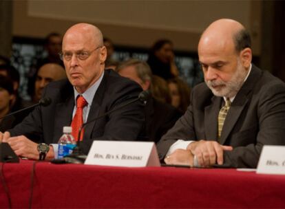 Henry Paulson, secretario del Tesoro de Estados Unidos, y Ben Bernanke, presidente de la Reserva Federal, en una comparecencia en el Senado, el 23 de septiembre, para explicar su plan de rescate.