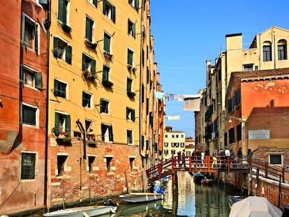 Canal que separa el gueto judío (a la izquierda de la imagen) del resto de Venecia.