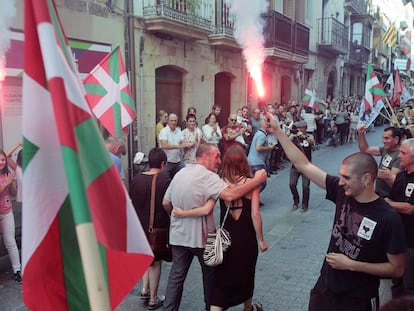 El preso de ETA Xabier Ugarte, a su llegada a Oñati (Gipuzkoa).