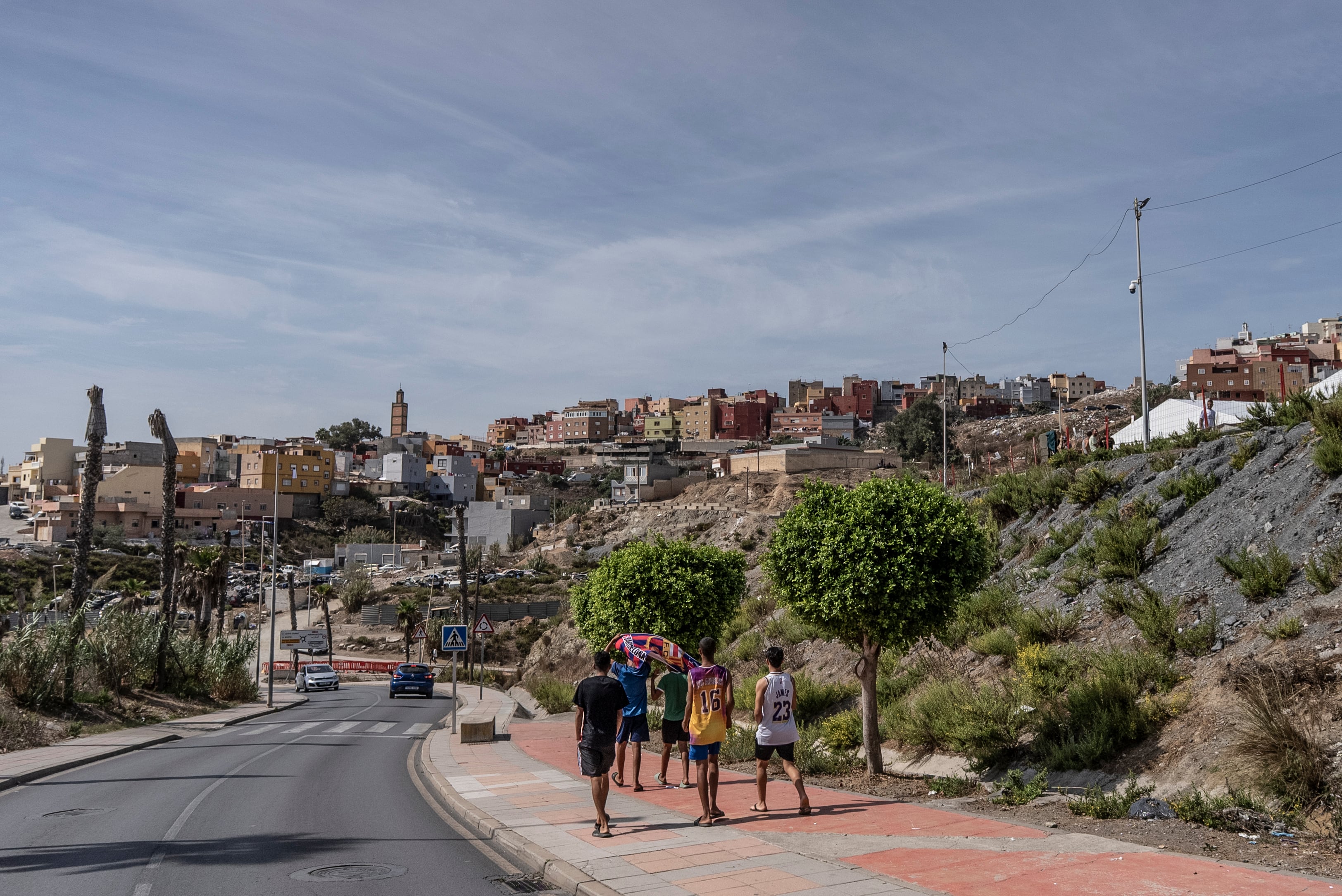 चार विदेशी नाबालिग जो Ceuta में एक साथ पहुंचे और पहले से ही प्रायद्वीप पर एक जगह है