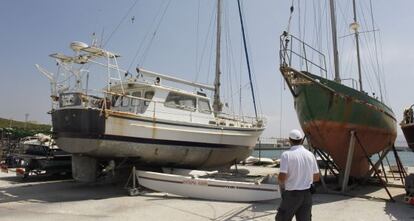 Uno de los 11 barcos que sale a subasta en el puerto gaditano de Barbate.