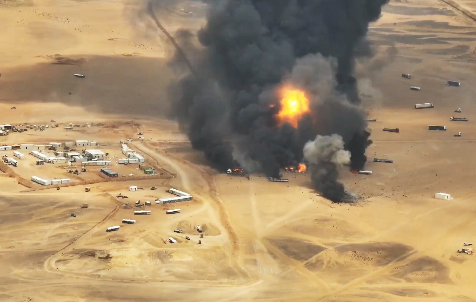 Los hutíes atacan instalaciones petroleras de Arabia Saudí y disparan el precio del petróleo