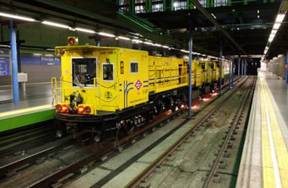 El tren amolador, que alisa cada noche 300 metros de carril.