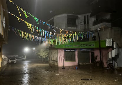 Los habitantes de Santiago Jamiltepec (Oaxaca), vaciaron las calles del pueblo ante la llegada del huracán ‘John’, durante la noche del lunes. 