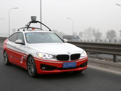 Coche aut&oacute;nomo de BMW y la empresa de software Baidu, en las calles de Pek&iacute;n. 