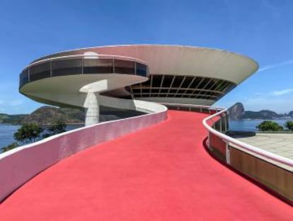Museo de Arte Contemporáneo de Niterói, proyectado por el arquitectode Oscar Niemeyer, en Río de Janeiro.