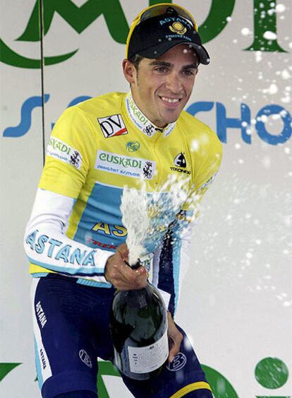 El ciclista del Astana celebra su triunfo en la Vuelta al País Vasco