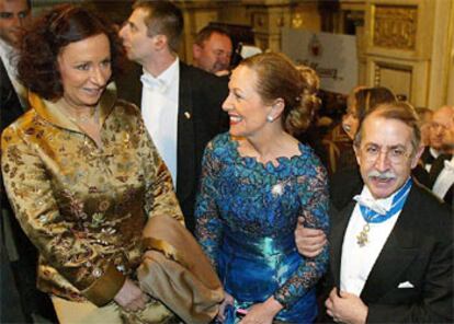 La ex ministra Ana Palacio junto a Benita Ferrero-Waldner, y su marido, Francisco Ferrero, en febrero de este año.