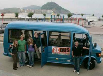 Todos los lunes y jueves sale el Ze bus desde San Sebastián para recorrer el itinerario completo por el sur y noroeste francés, en siete etapas, hasta París, donde se podrá disfrutar de la torre Eiffel.