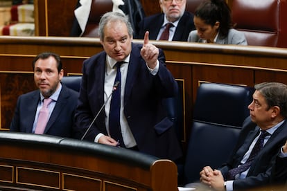 El ministro de Industria y Turismo, Jordi Hereu, interviene en la sesión de control al Ejecutivo este miércoles en el Congreso.