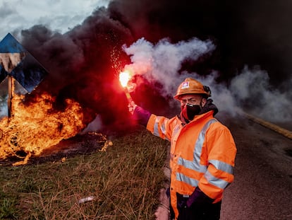 Protesta en San Cibrao (Lugo) por el cierre de la factoría de Alcoa, en diciembre.