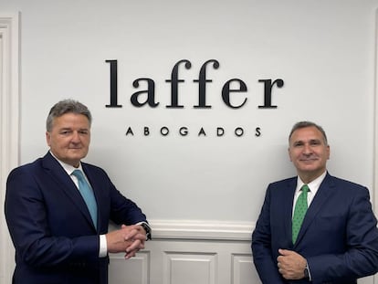 El socio de fiscal de Laffer Abogados a la izquierda, Antonio Olivera, y a la derecha Jose Luis Migoya