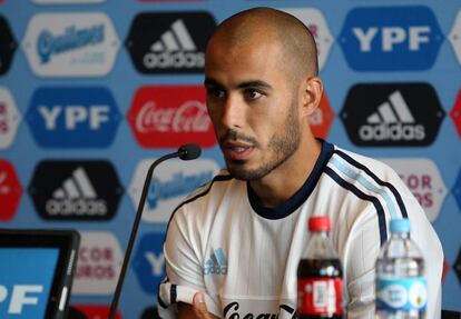 Guido Pizarro durante una conferencia de prensa con la selección argentina