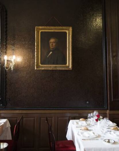 El comedor del restaurante Lhardy, fundado en 1839.
