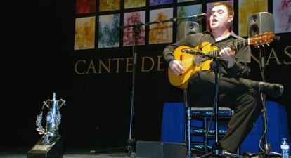 El cantaor-tocaor Ricardo Fernández, en La Unión en 2012.