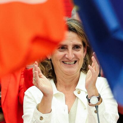 FILE PHOTO: Socialist party (PSOE) candidate for European elections Teresa Ribera applauds as she addresses the media following election results at the party headquarters in Madrid, Spain, June 10, 2024. REUTERS/Violeta Santos Moura/File Photo