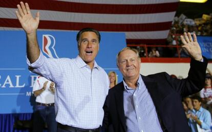 Mitt Romney y la leyenda del golf, Jack Nicklaus, quien le acompa&ntilde;&oacute; en Westerville.