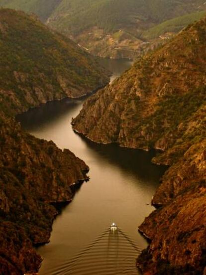 Un crucero por los cañones del río Sil, en el límite entre Lugo y Ourense.