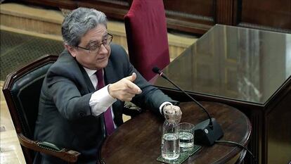 Ex-government delegate to Catalonia Enric Millo giving witness testimony.