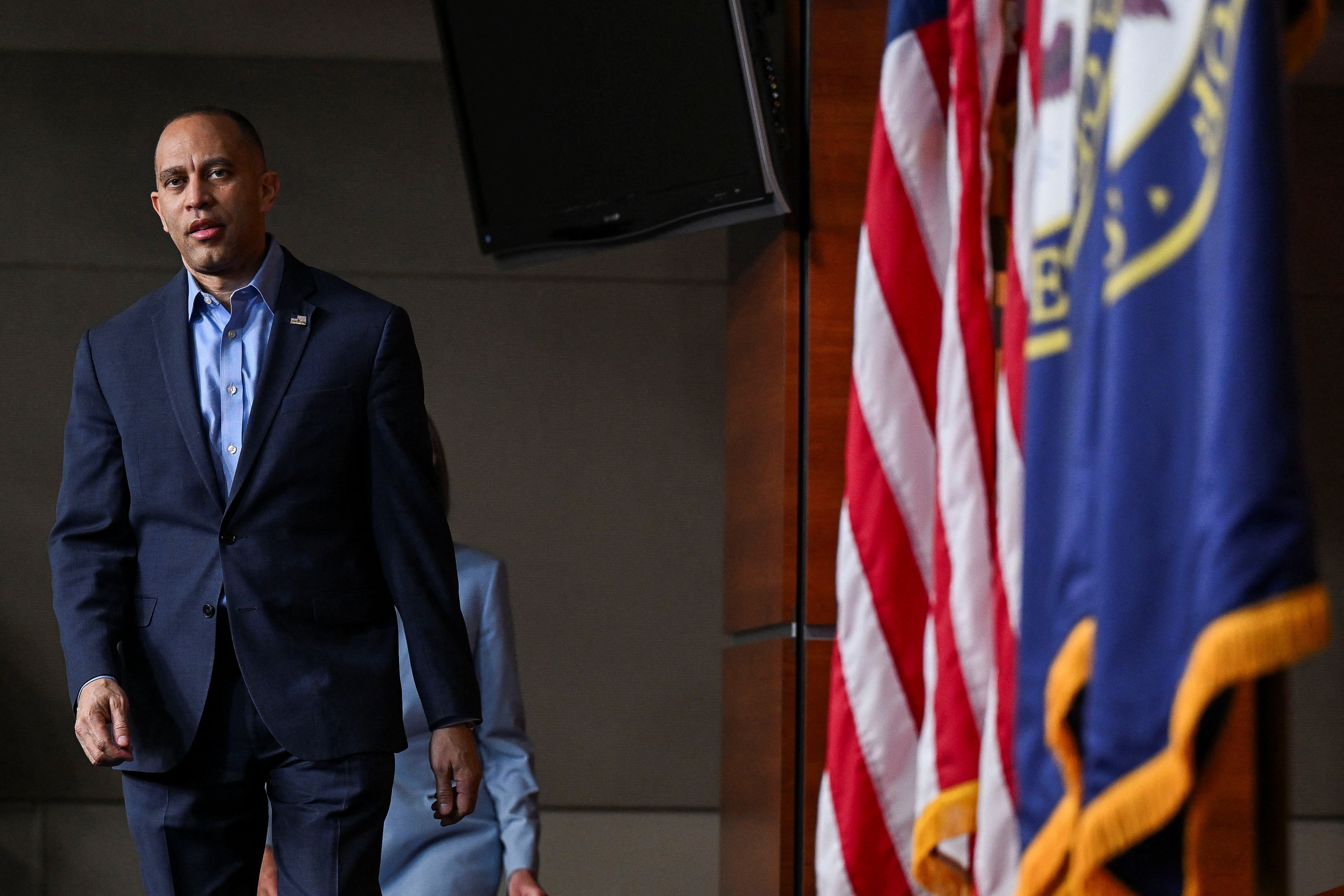 El líder de la minoría en el Congreso, Hakeem Jeffries, este viernes, antes de su conferencia de prensa sobre el cierre del Gobierno.