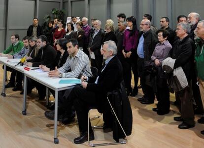 Dirigentes del sector crítico del PSE alavés, durante su reunión en Vitoria.