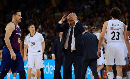 Pesic abronca a Heurtel durante el clásico.