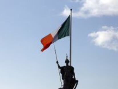 Bandera irlandesa en Dubl&iacute;n.